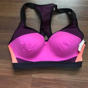 NWT. Victorias Sport (Victoria’s secret) Razorback Sports Bra. 32C